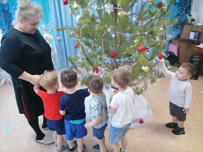 Прощание с Елочкой.